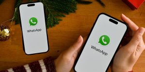 WhatsApp em dois celulares